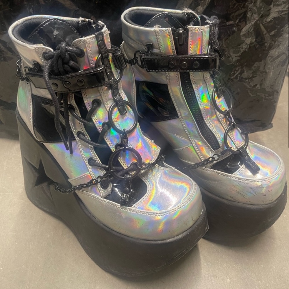 Demonia Holo Dynamite 101